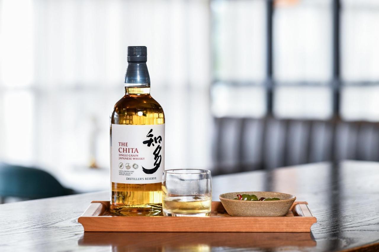 فندق باورهاوس تاموورث باي ريدجيز تامفورث المظهر الخارجي الصورة A bottle of Ichiro's Malt Chicha