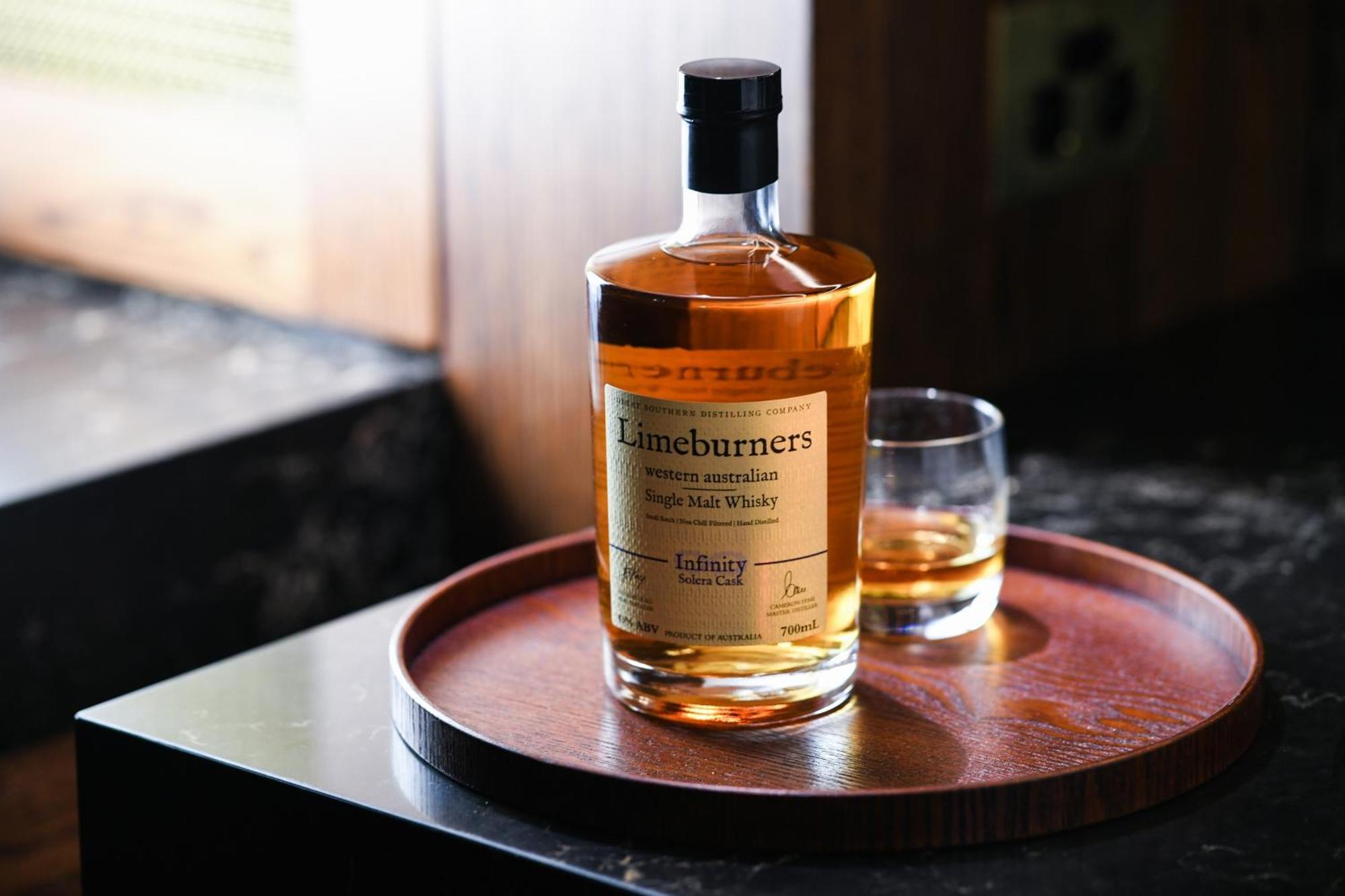 فندق باورهاوس تاموورث باي ريدجيز تامفورث المظهر الخارجي الصورة A bottle of single malt whisky
