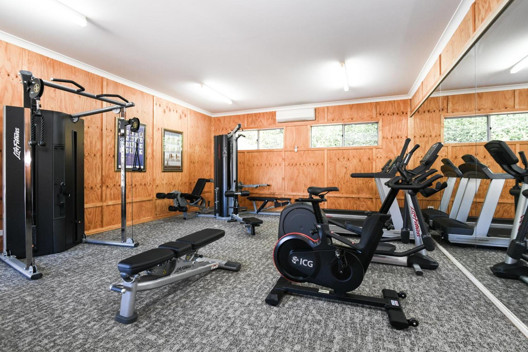 فندق باورهاوس تاموورث باي ريدجيز تامفورث المظهر الخارجي الصورة The gym at the High Performance Centre